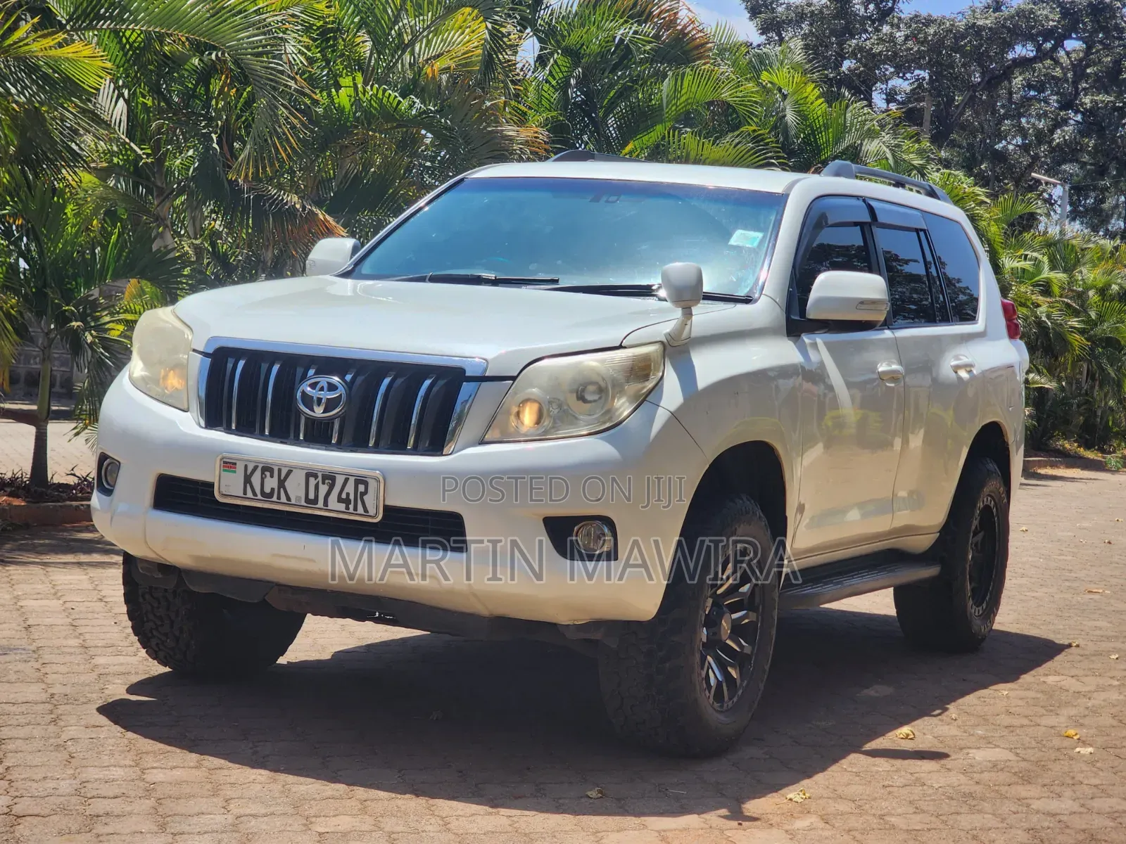 Toyota Land Cruiser Prado 2010 White