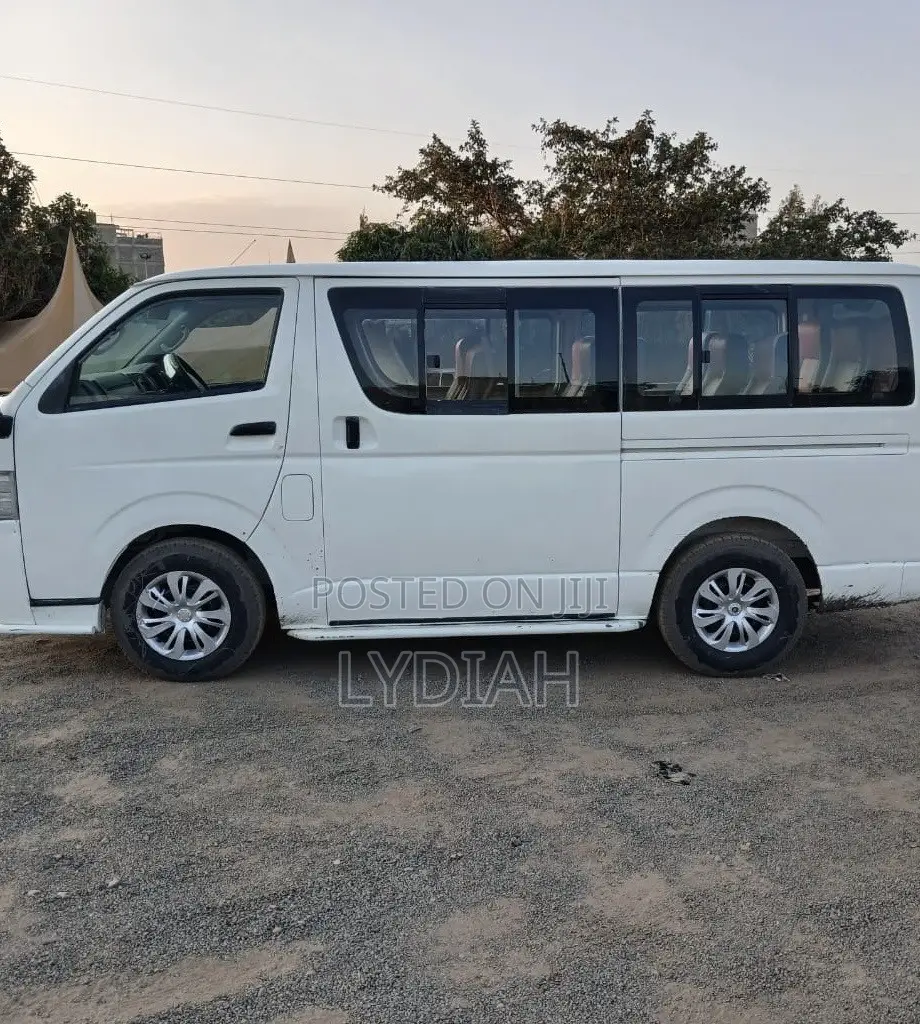 Toyota HiAce 2012 White