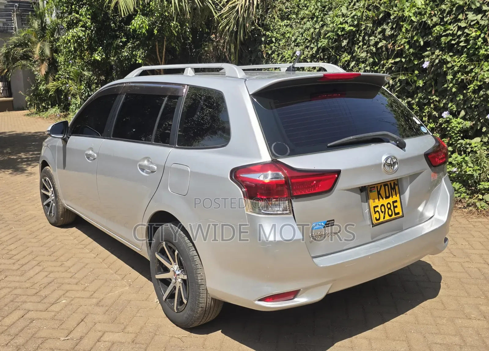 Toyota Corolla Fielder 2016 Silver