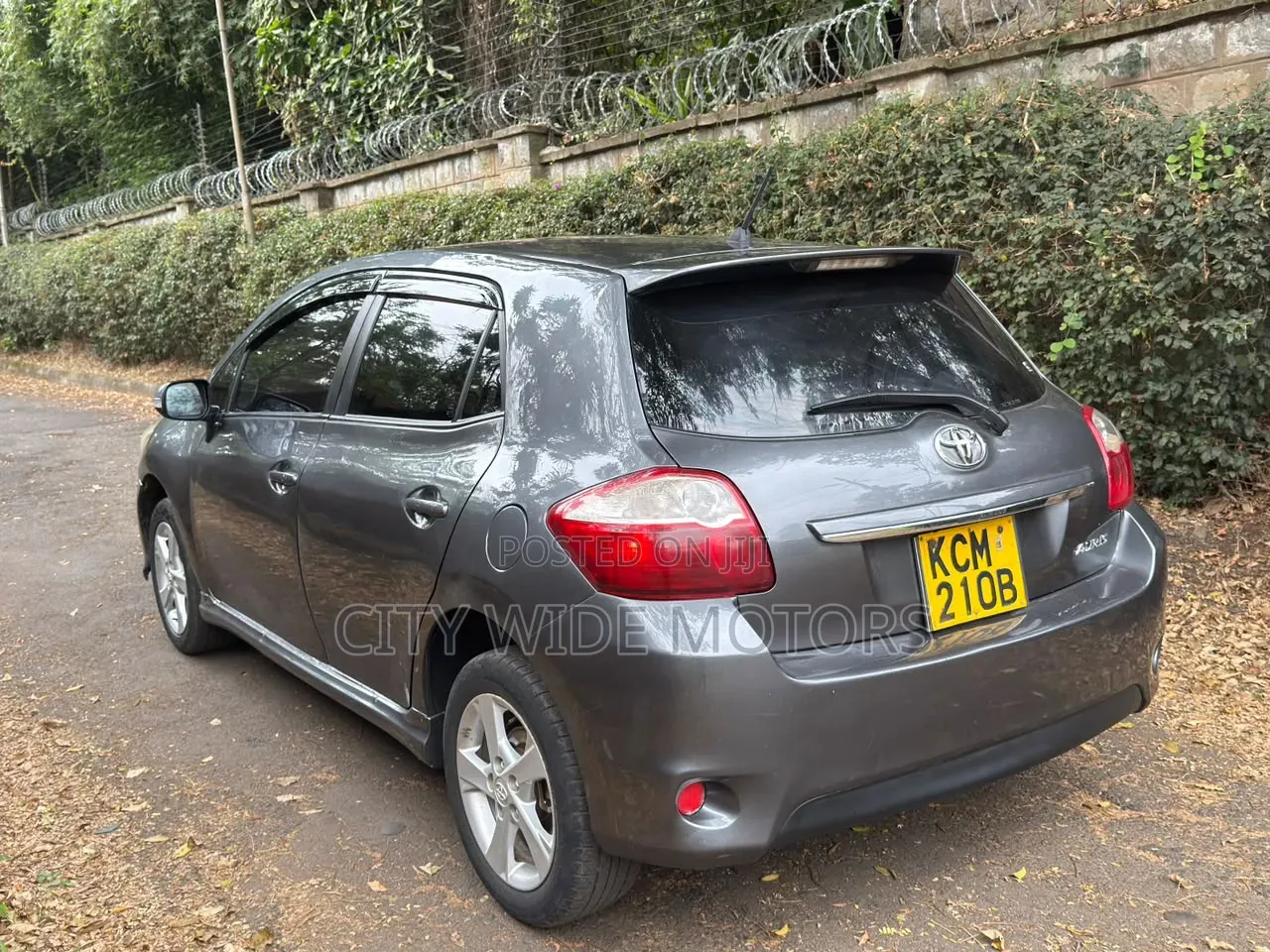 Toyota Auris 2010 Silver