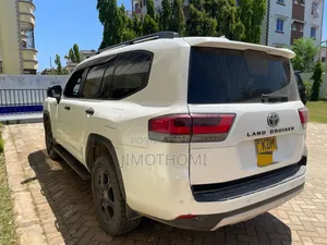 Toyota Land Cruiser 2021 White