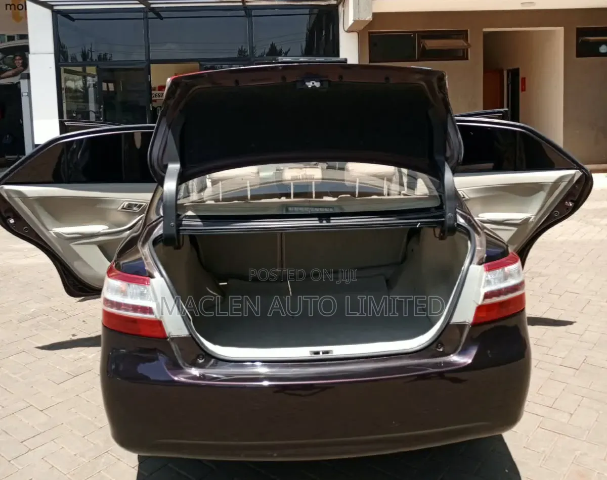 Toyota Premio 2011 Purple