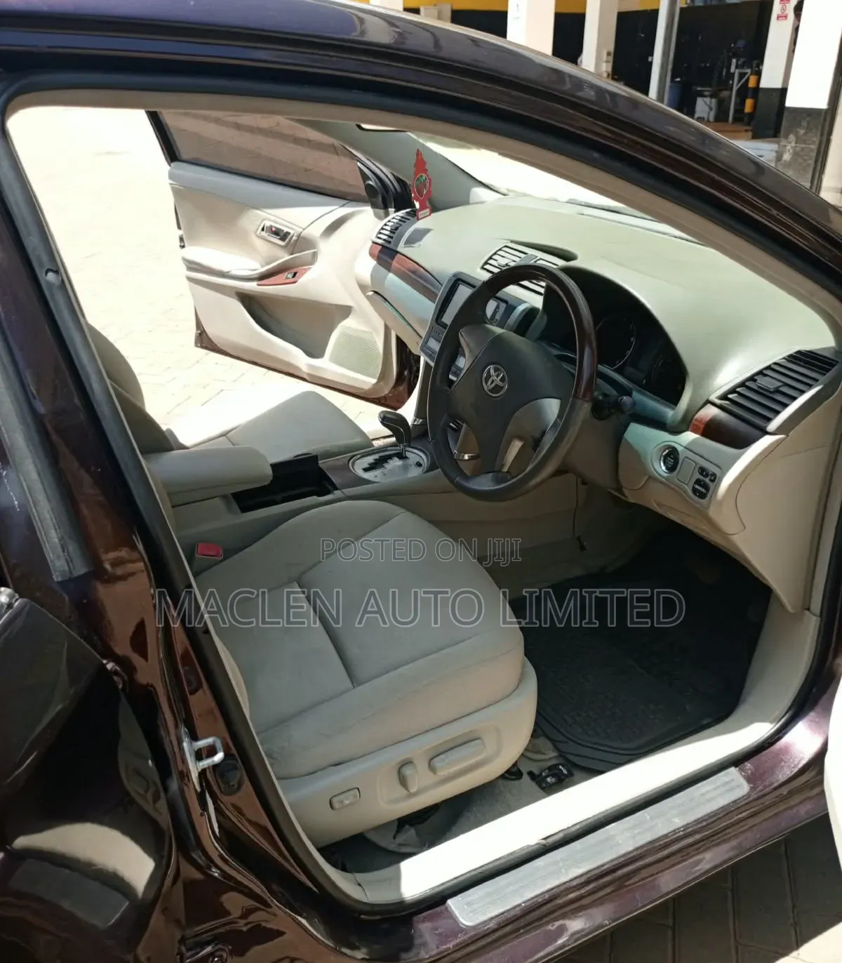 Toyota Premio 2011 Purple