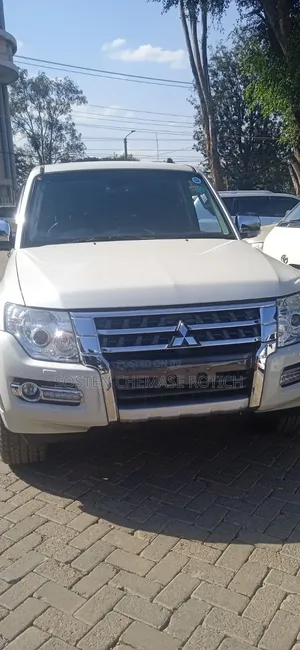 Mitsubishi Pajero 2019 White