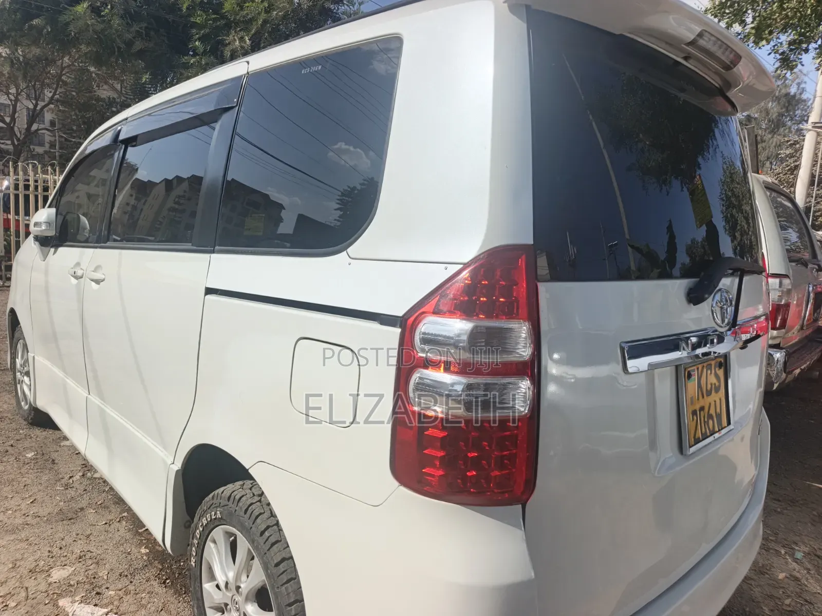 Toyota Noah 2011 White