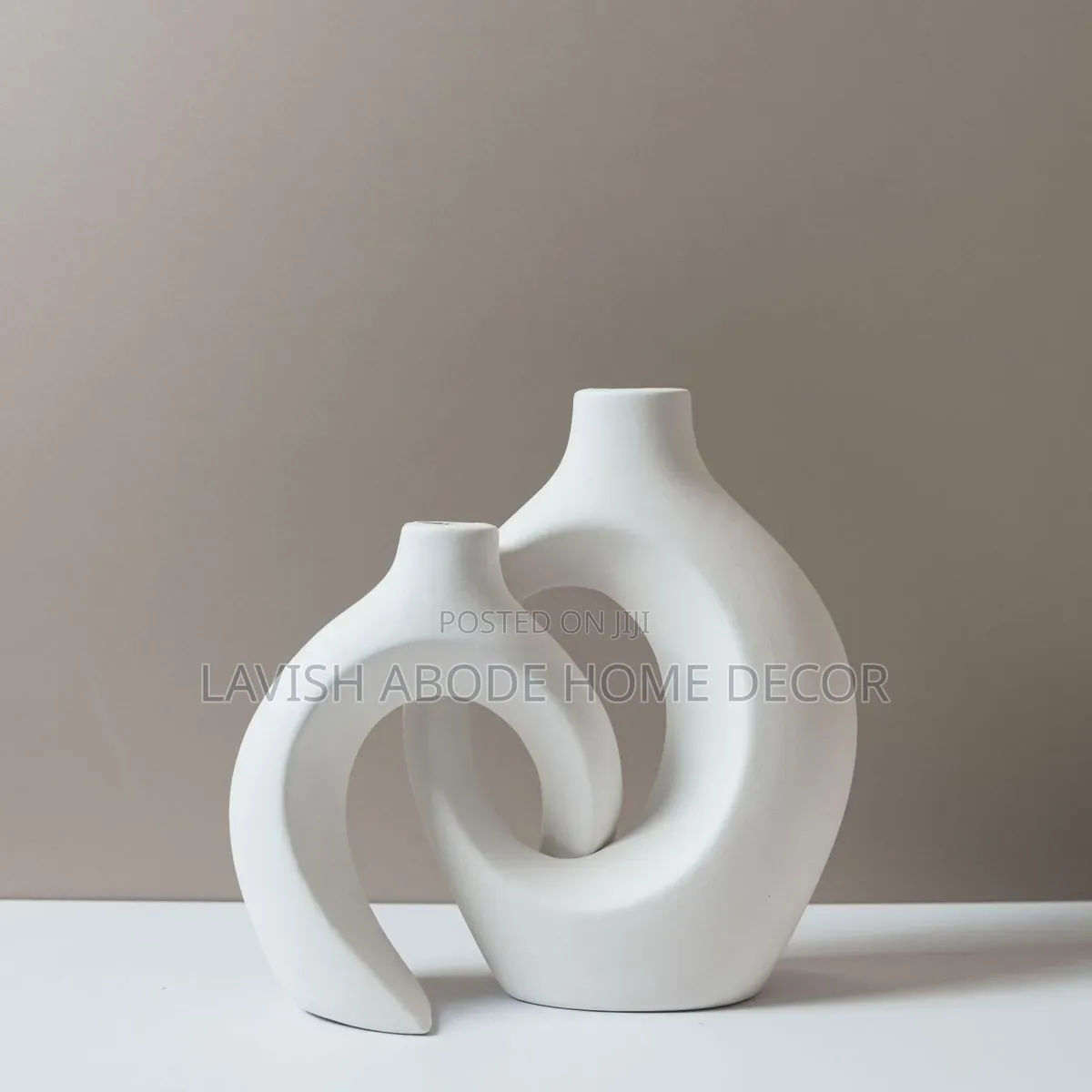 Ceramic White Interlocking Vase – Elegant Modern Home Decor