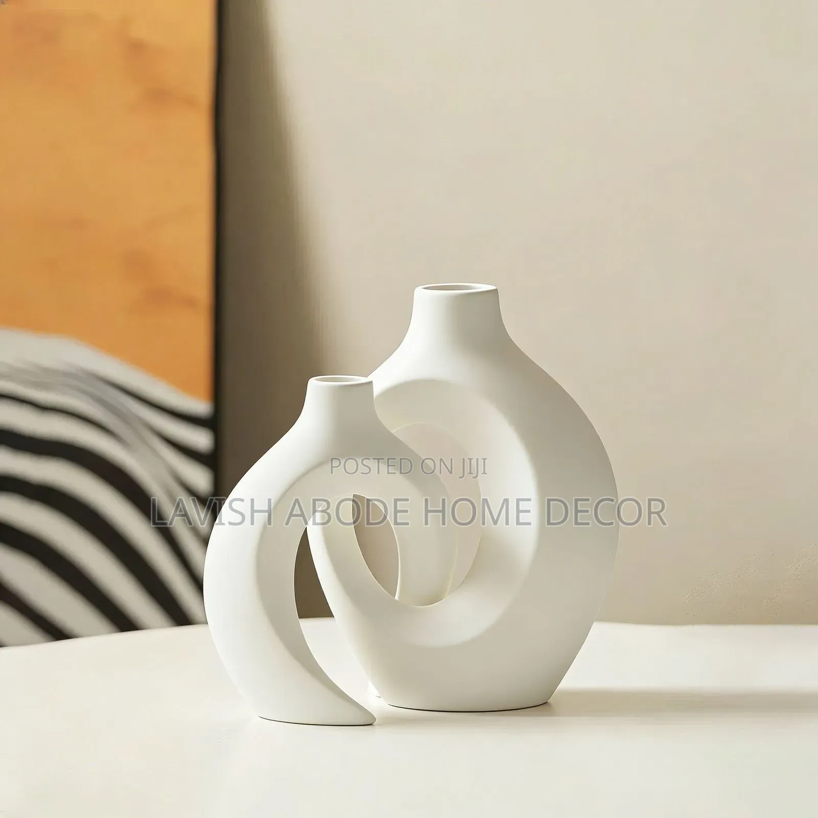 Ceramic White Interlocking Vase – Elegant Modern Home Decor