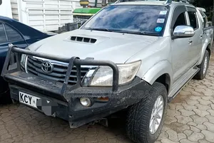 Toyota Hilux 2013 Gray