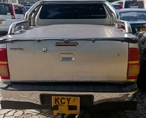 Toyota Hilux 2013 Gray