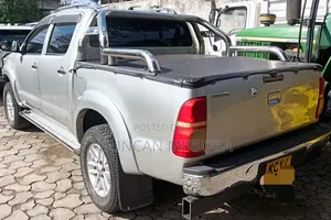 Toyota Hilux 2013 Gray