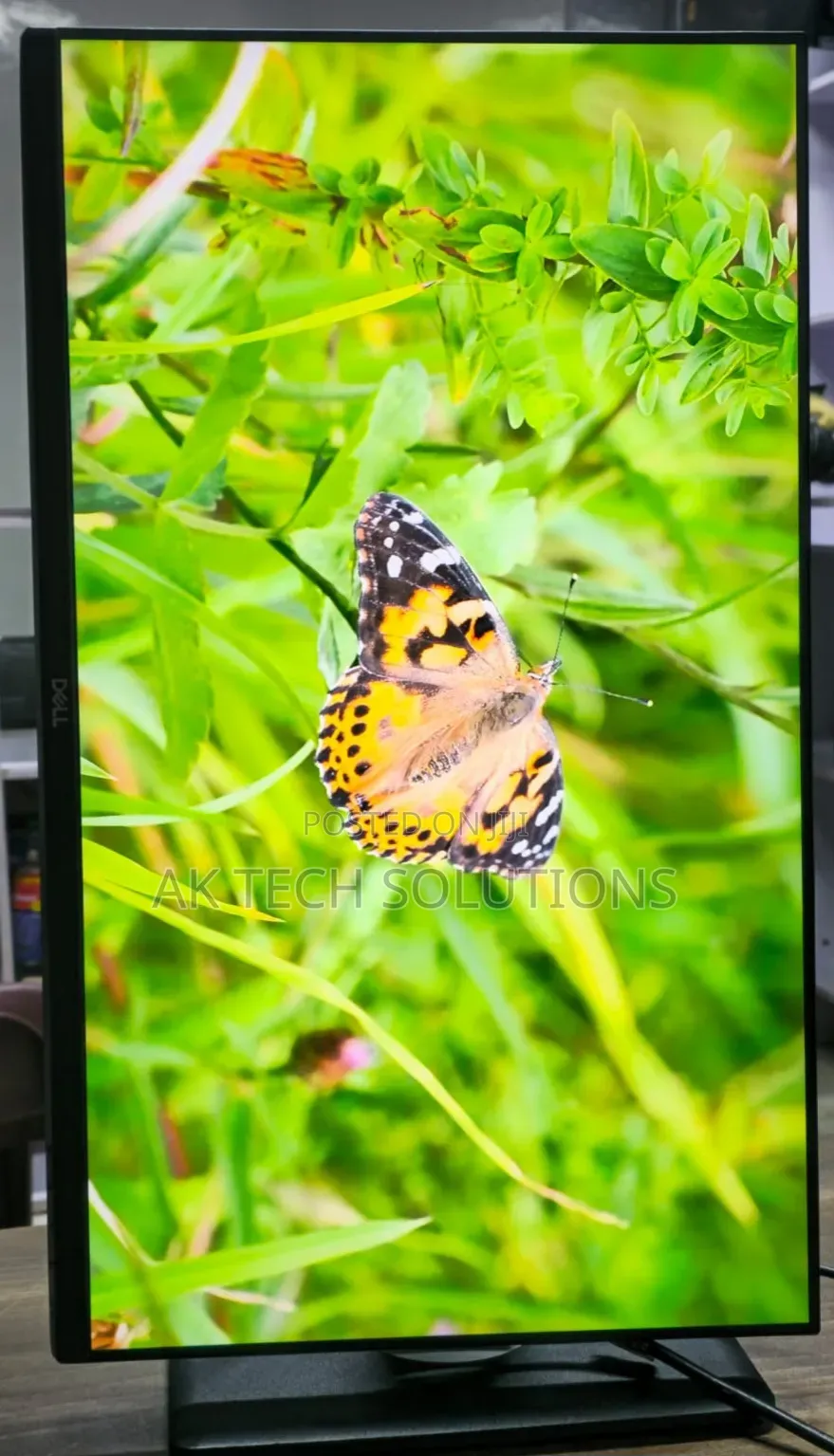 Dell P2719H 
27 Inch Display
1080P Full Hd
60hz Refresh Rate