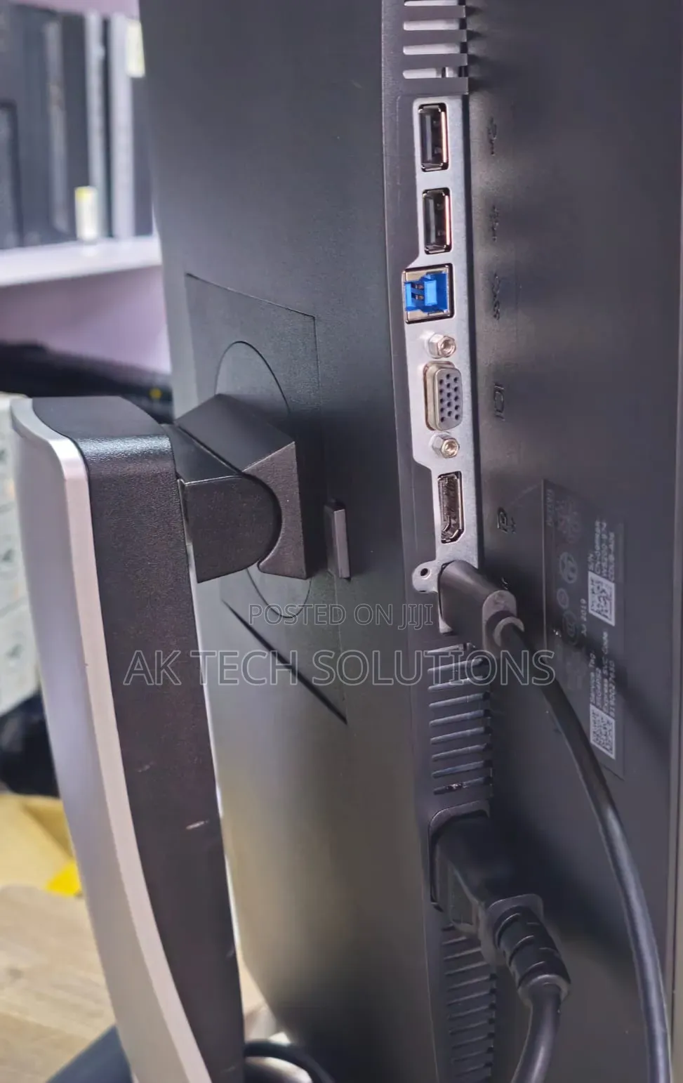 Dell P2719H 
27 Inch Display
1080P Full Hd
60hz Refresh Rate
