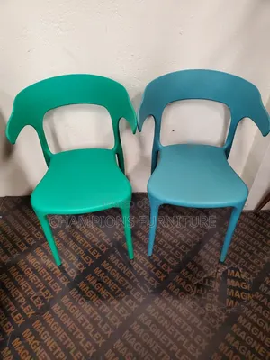 Vogue Molded Accent Chair