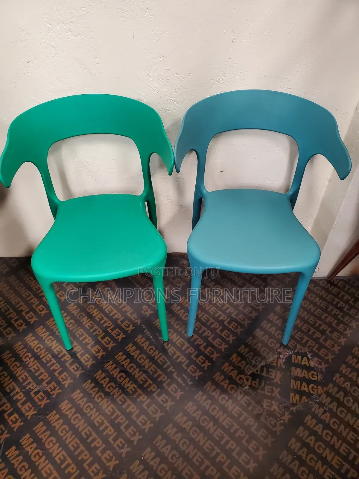 Vogue Molded Accent Chair