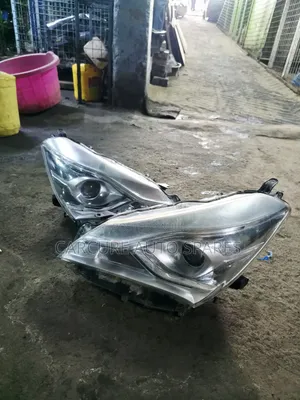 Toyoya Vitz Headlight 303