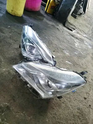 Toyoya Vitz Headlight 303