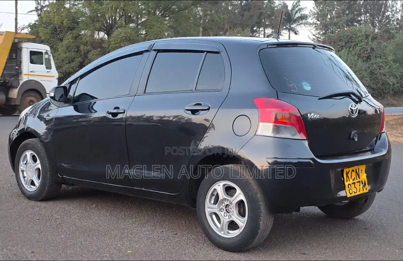 Toyota Vitz 2010 Black