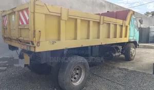 Mitsubishi Fuso 2010 Blue