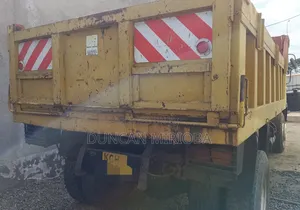 Mitsubishi Fuso 2010 Blue