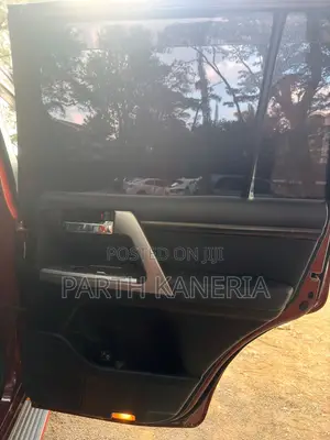 Toyota Land Cruiser 4.6 V8 ZX 2013 Red