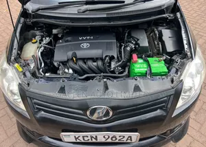 Toyota Auris 2010 Gray