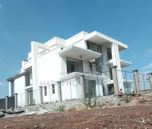 6bdrm Mansion in Nairobi Central for sale
