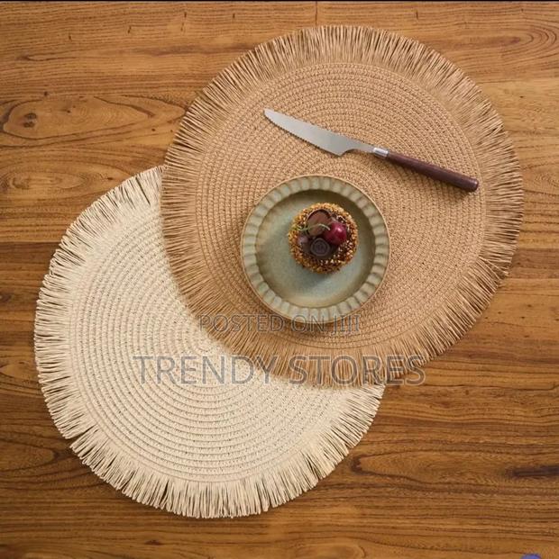 Round Table Mats - main view