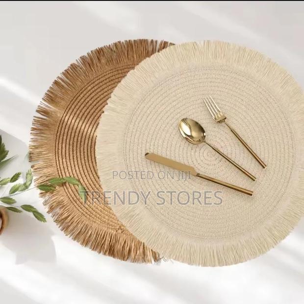 Round Table Mats - thumbnail 2