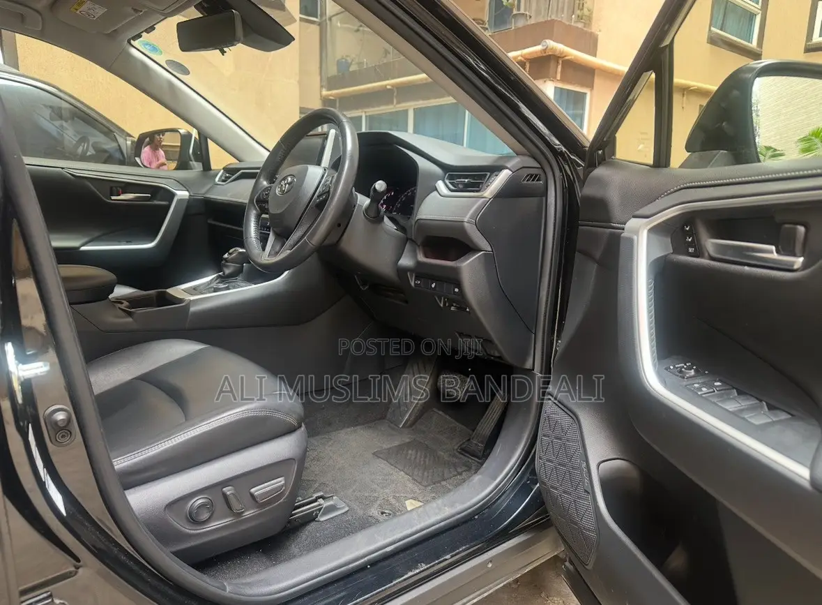 Toyota RAV4 LE AWD 2019 Black