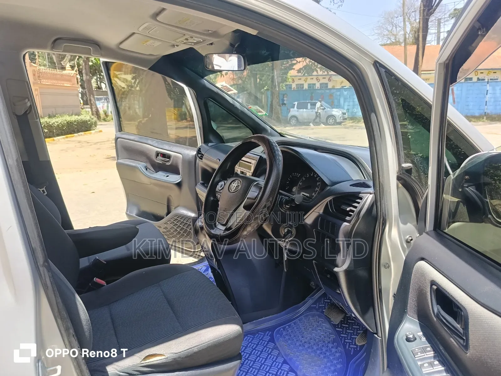 Toyota Noah 2014 Silver