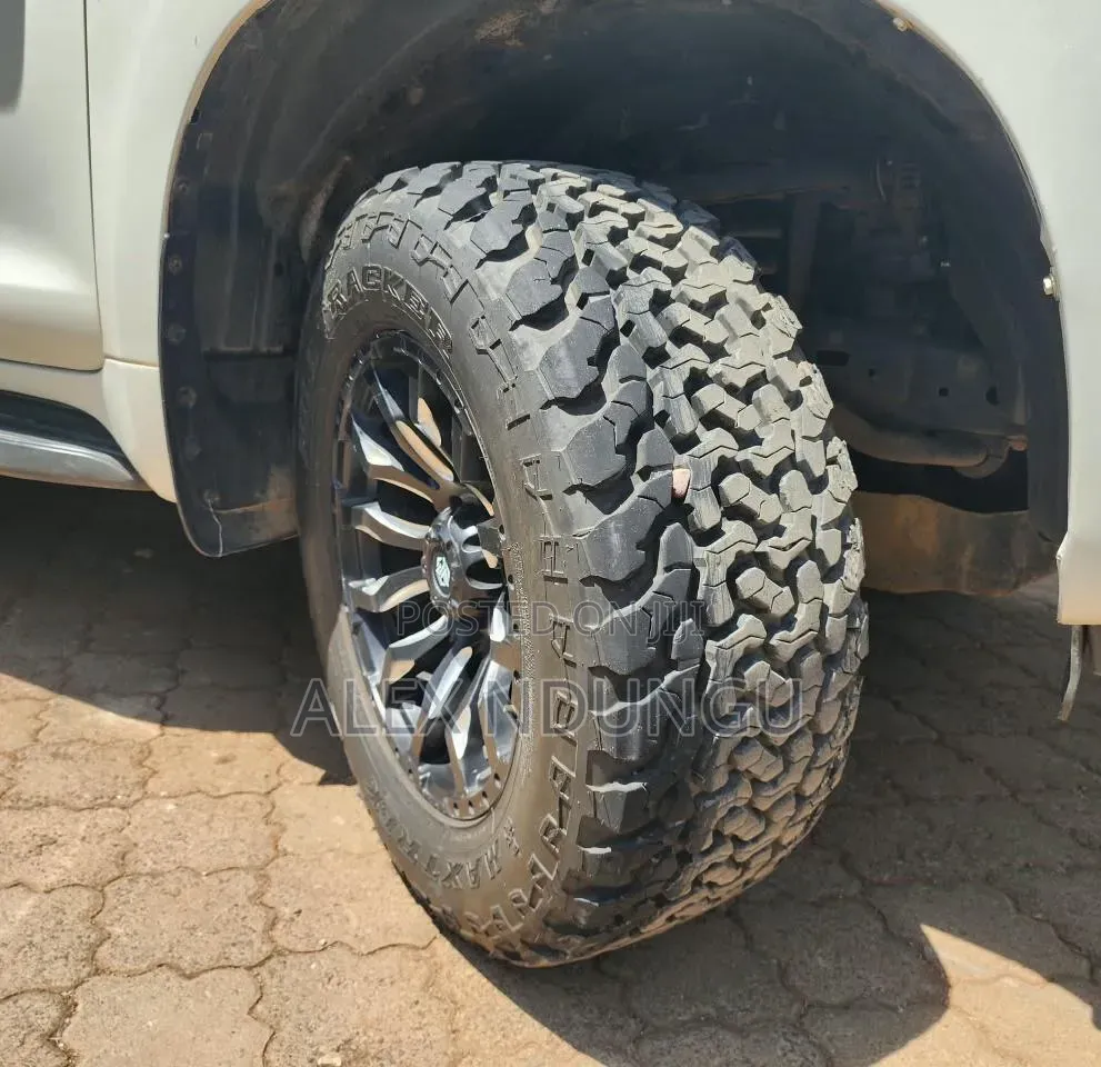 Toyota Land Cruiser Prado 2009 White
