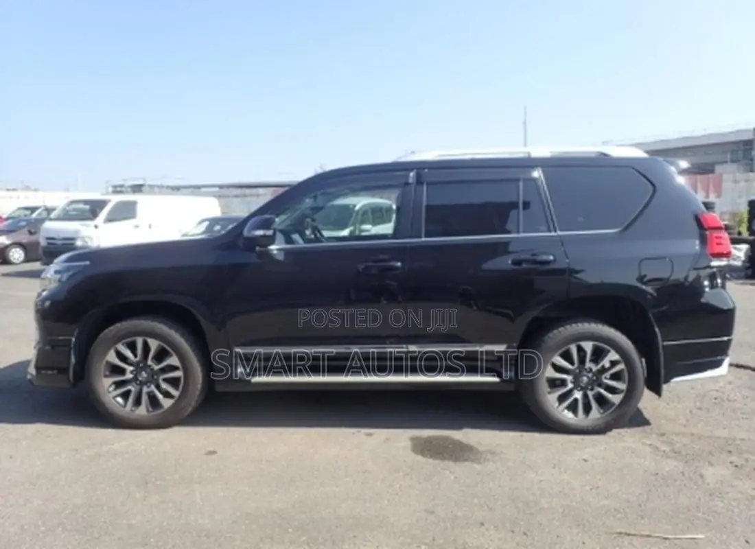 Toyota Land Cruiser Prado 2022 Black