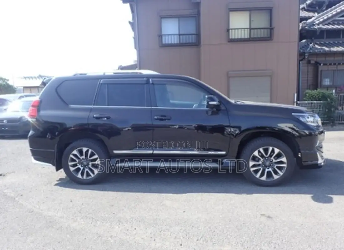Toyota Land Cruiser Prado 2022 Black