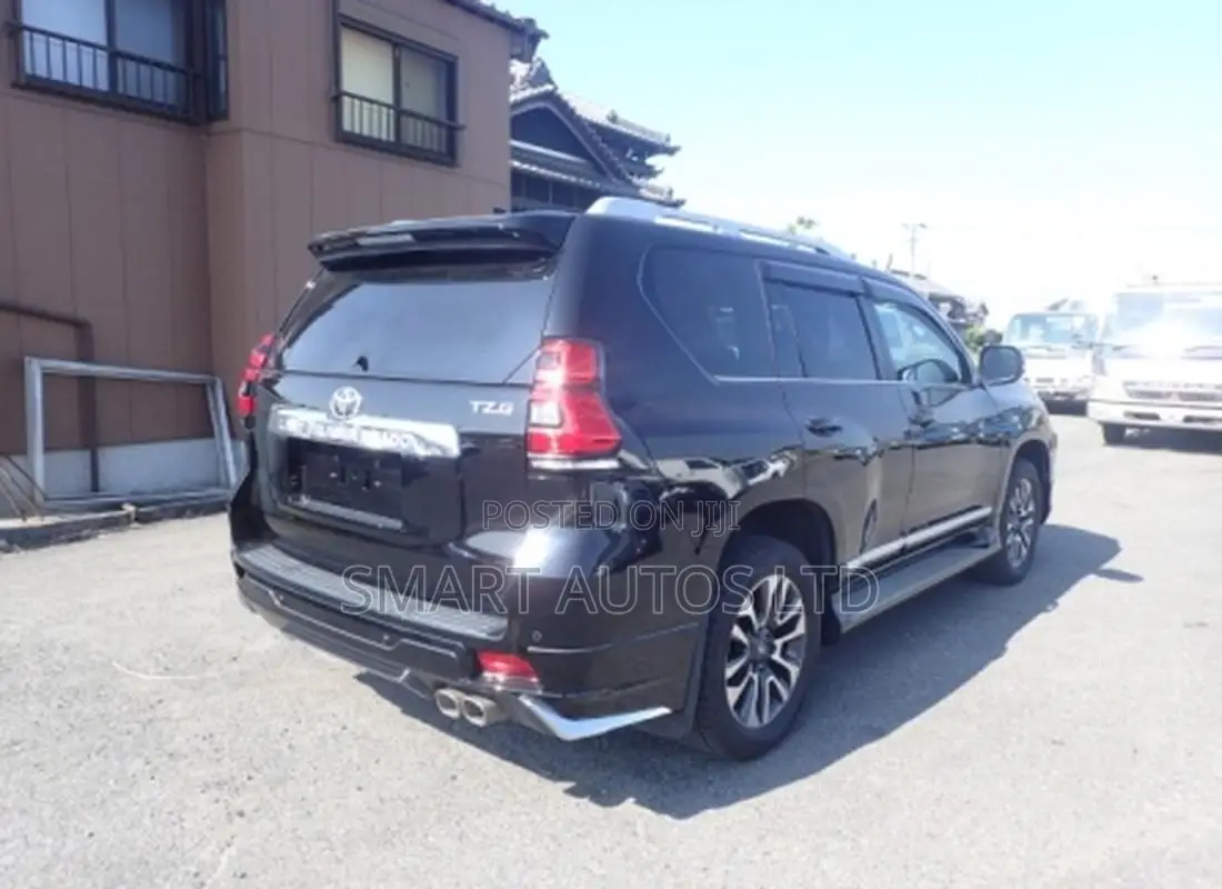 Toyota Land Cruiser Prado 2022 Black
