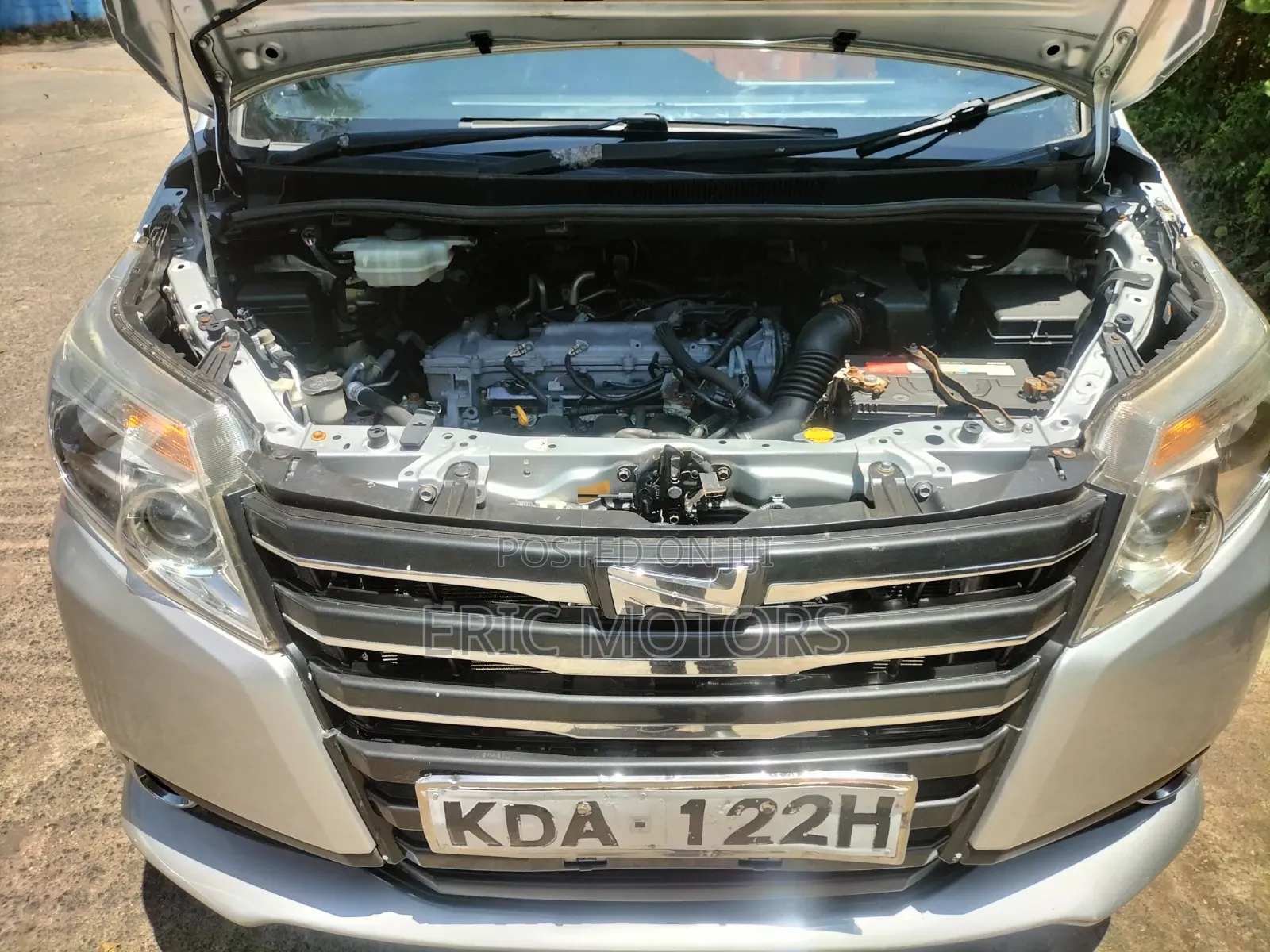 Toyota Noah 2014 Silver