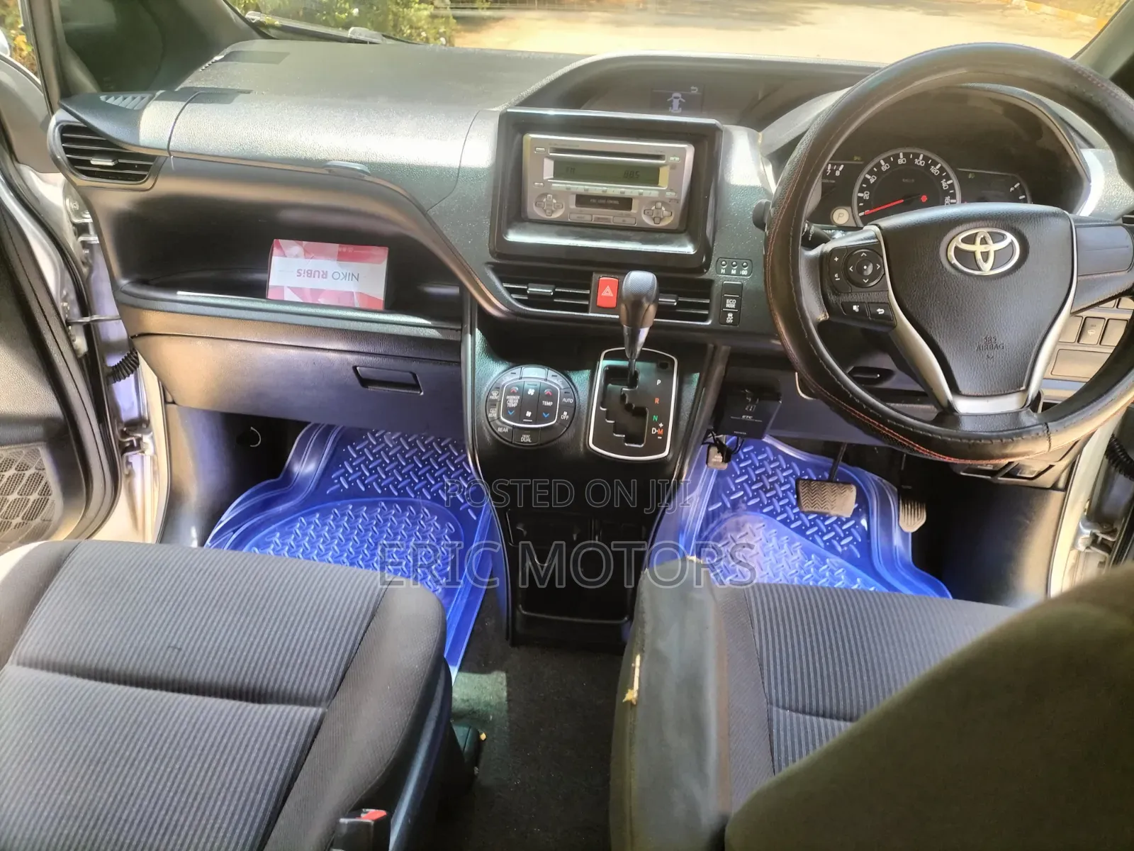 Toyota Noah 2014 Silver