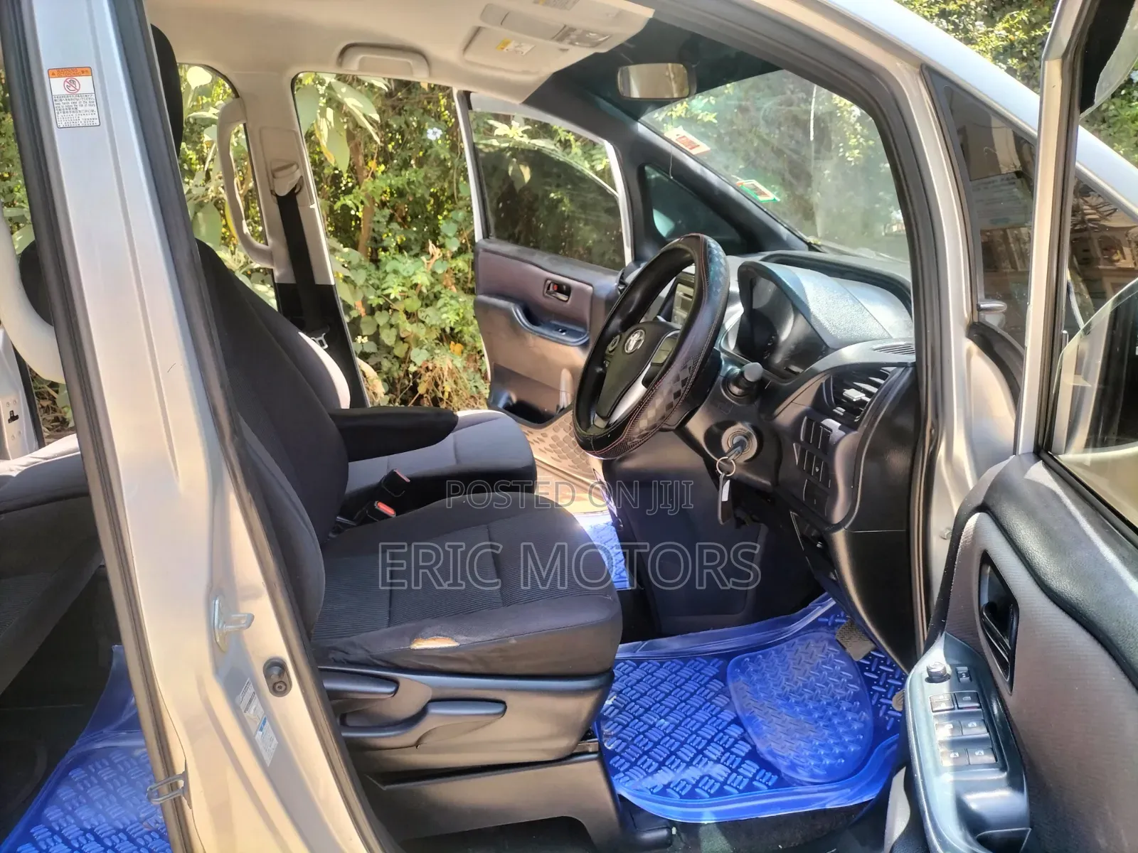 Toyota Noah 2014 Silver