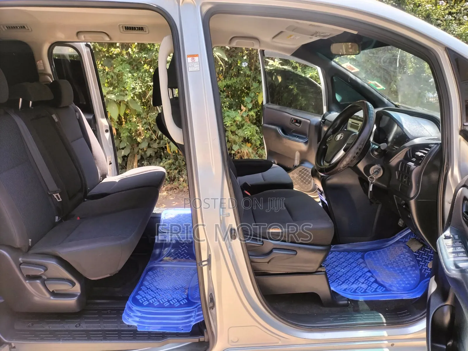 Toyota Noah 2014 Silver