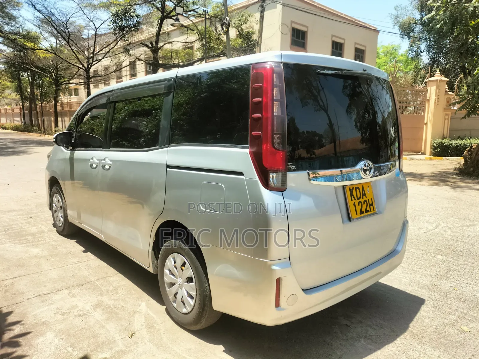 Toyota Noah 2014 Silver