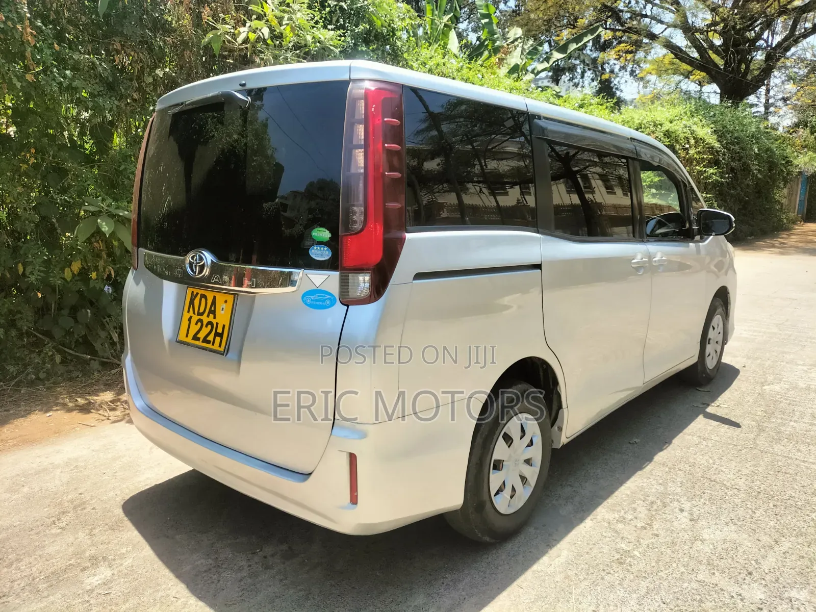Toyota Noah 2014 Silver