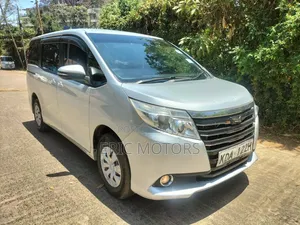 Toyota Noah 2014 Silver