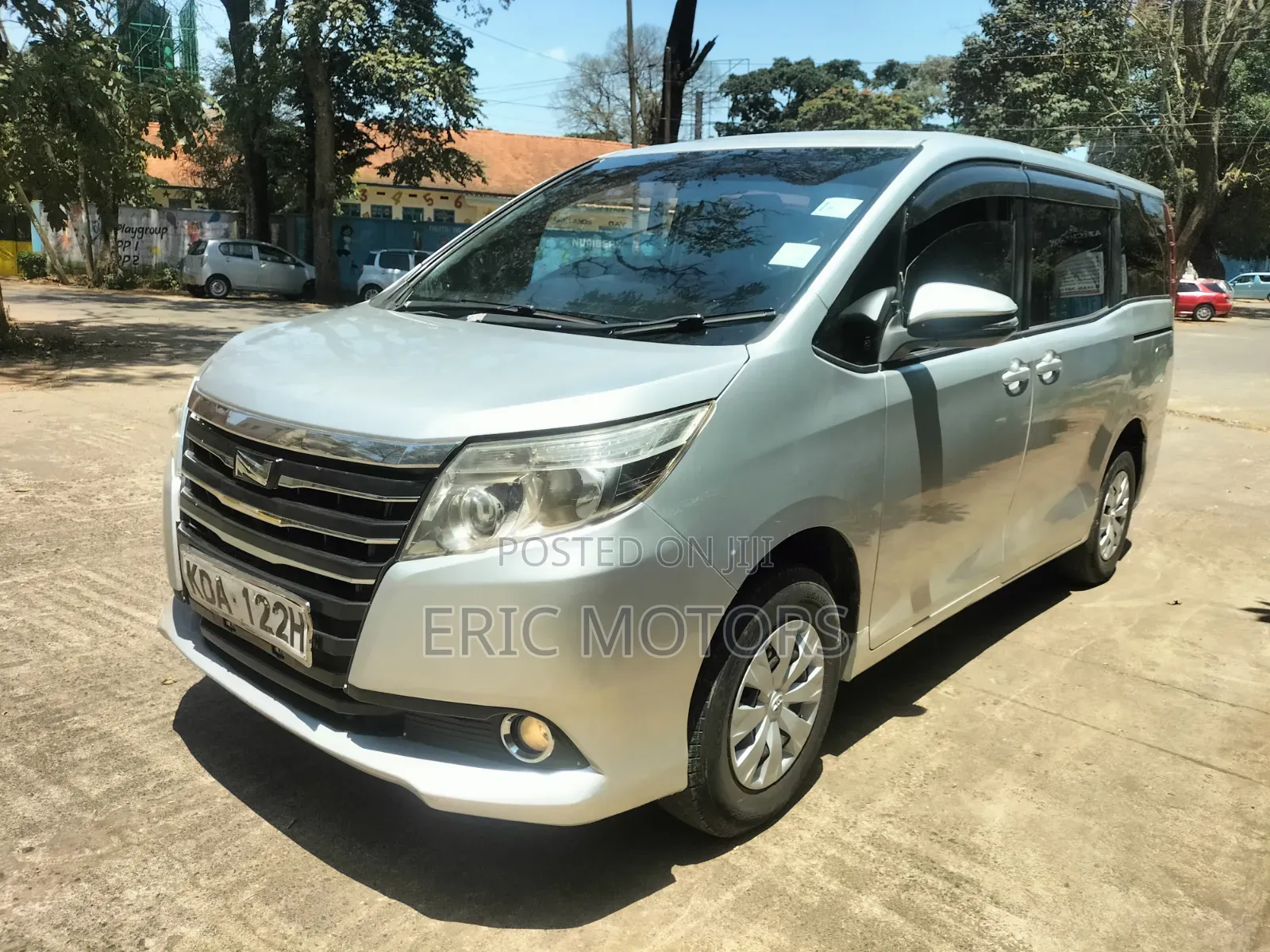 Toyota Noah 2014 Silver