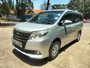 Toyota Noah 2014 Silver