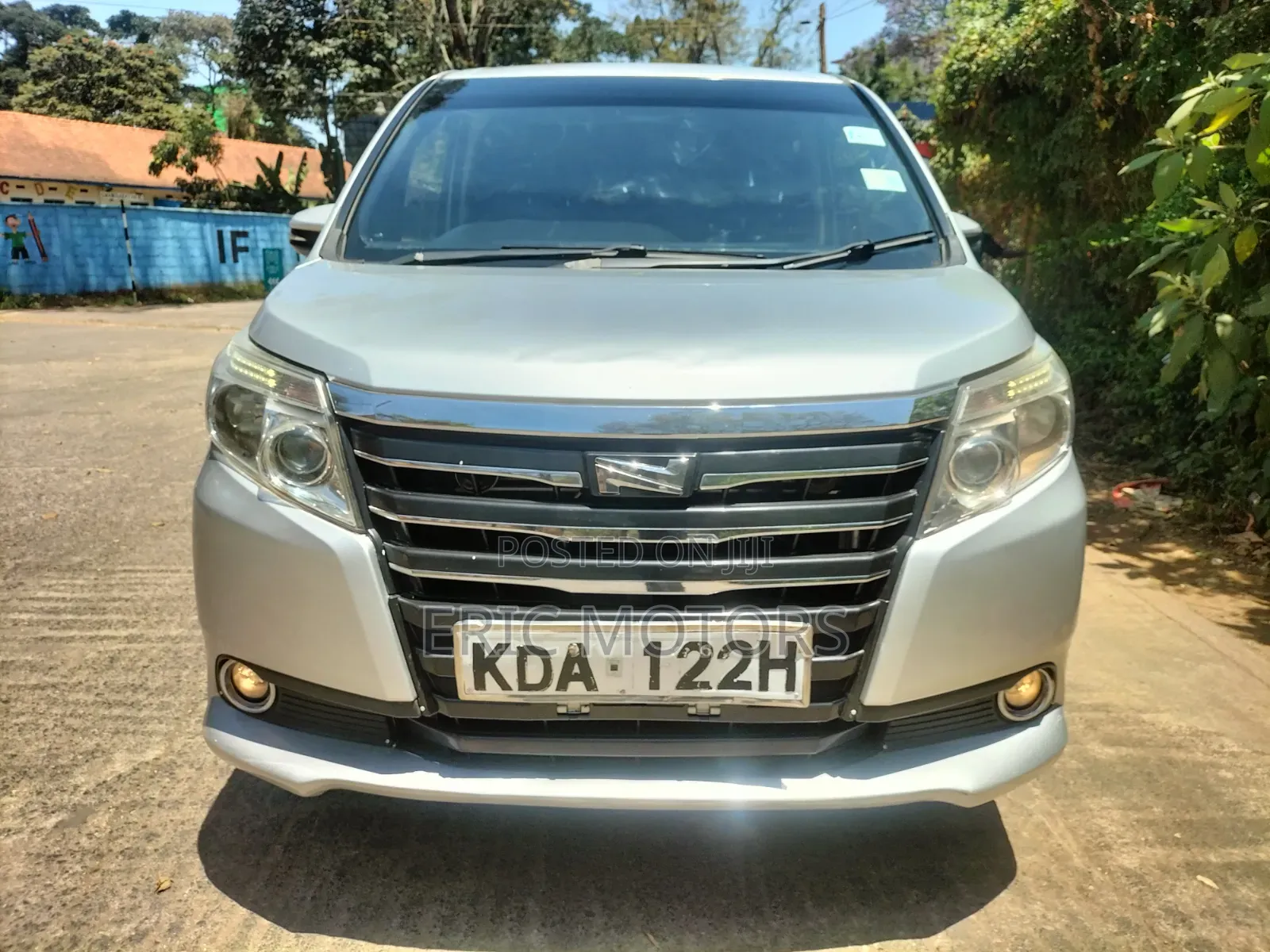 Toyota Noah 2014 Silver