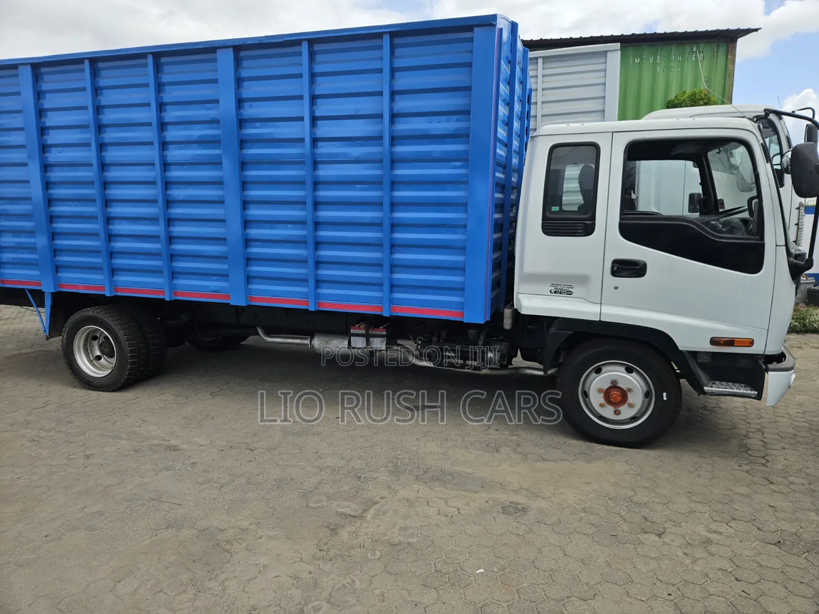 Isuzu FRR 2015 Blue