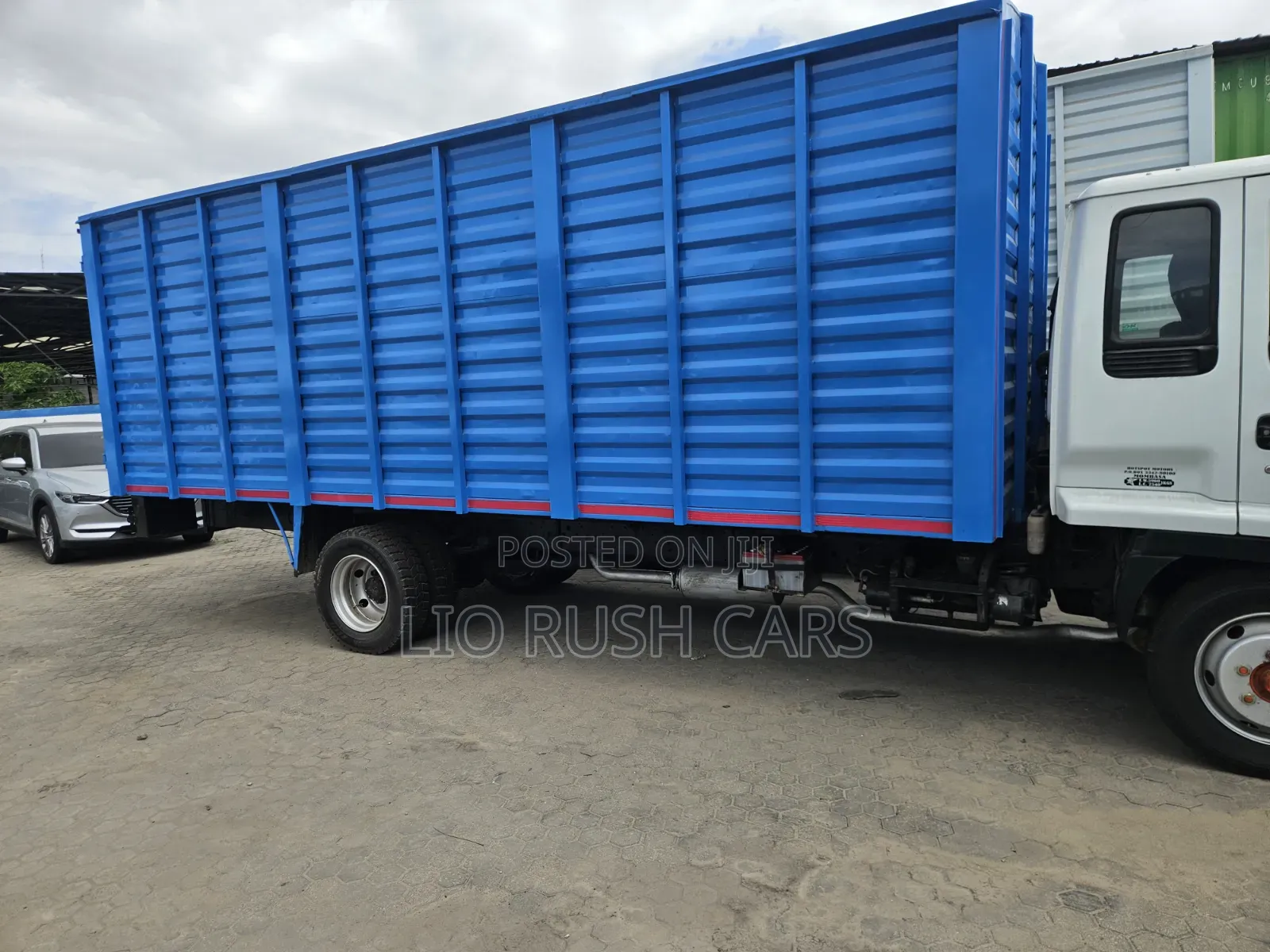 Isuzu FRR 2015 Blue