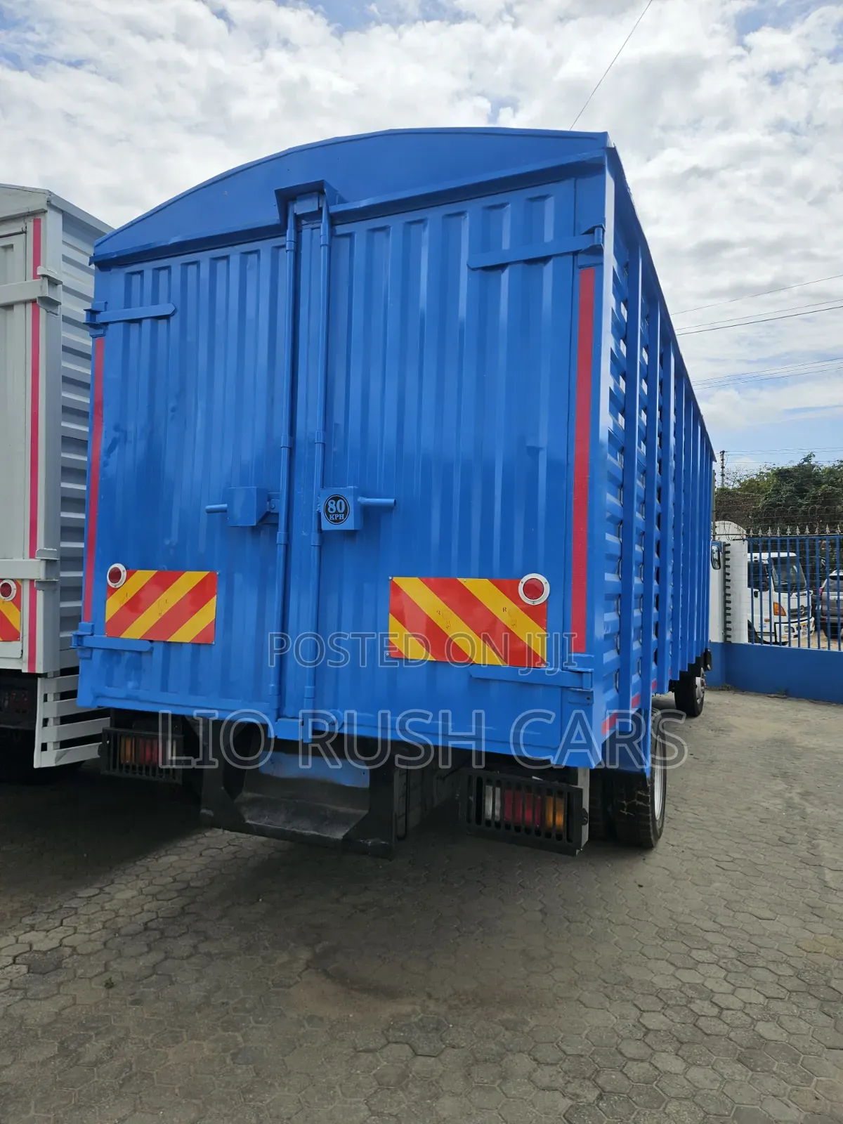 Isuzu FRR 2015 Blue