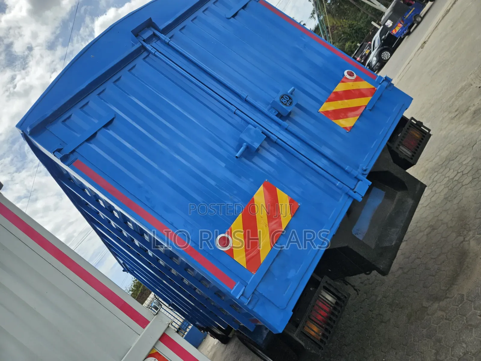 Isuzu FRR 2015 Blue