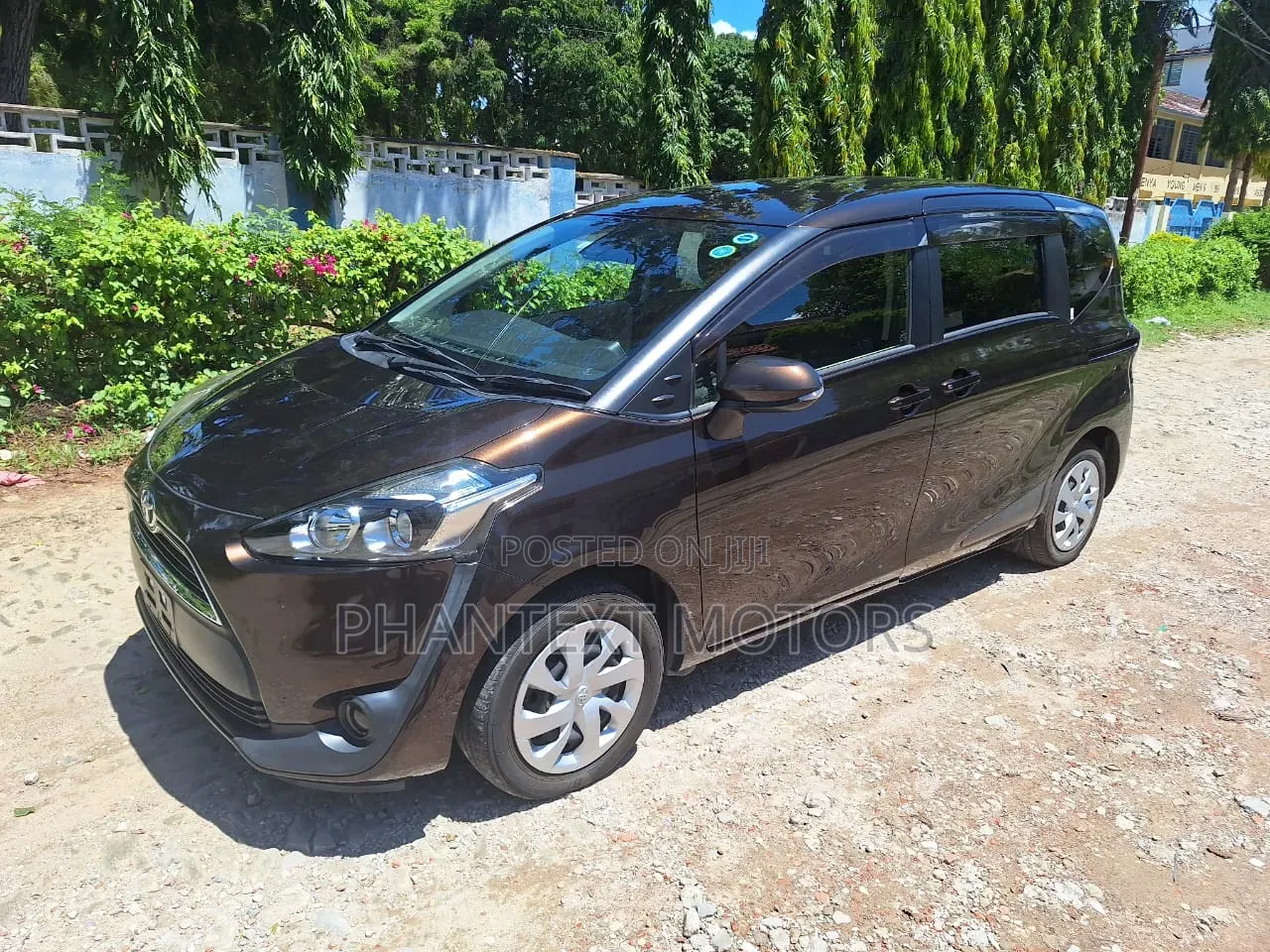Toyota Sienta 1.5 AWD 2018 Brown
