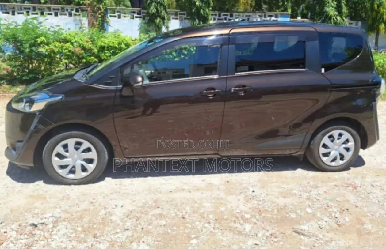 Toyota Sienta 1.5 AWD 2018 Brown